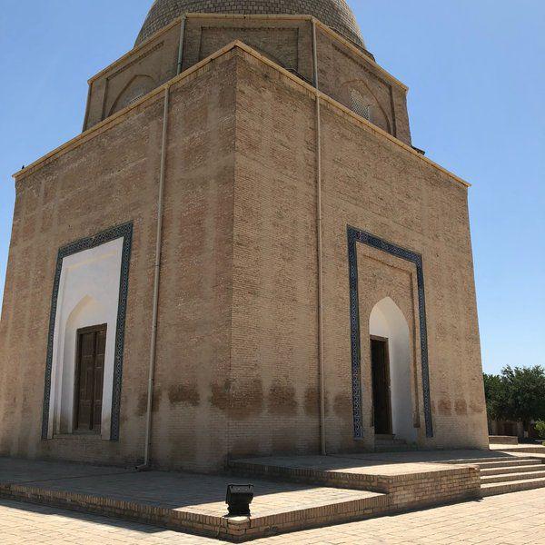Ruhobod maqbarasi