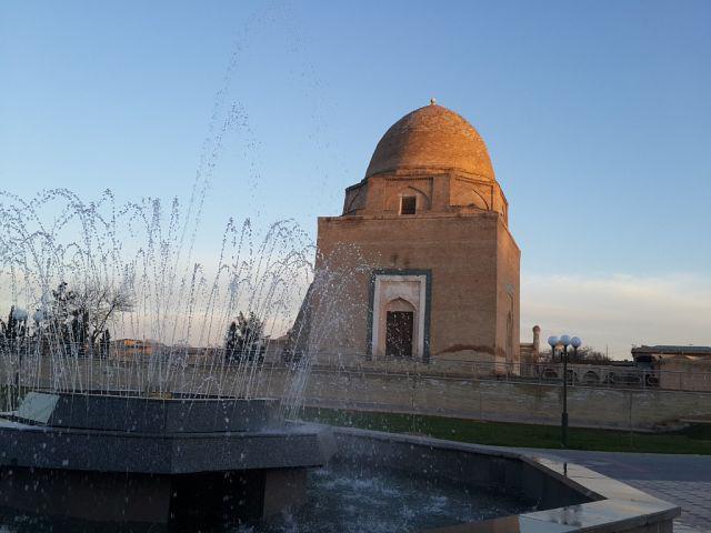 Ruhobod maqbarasi