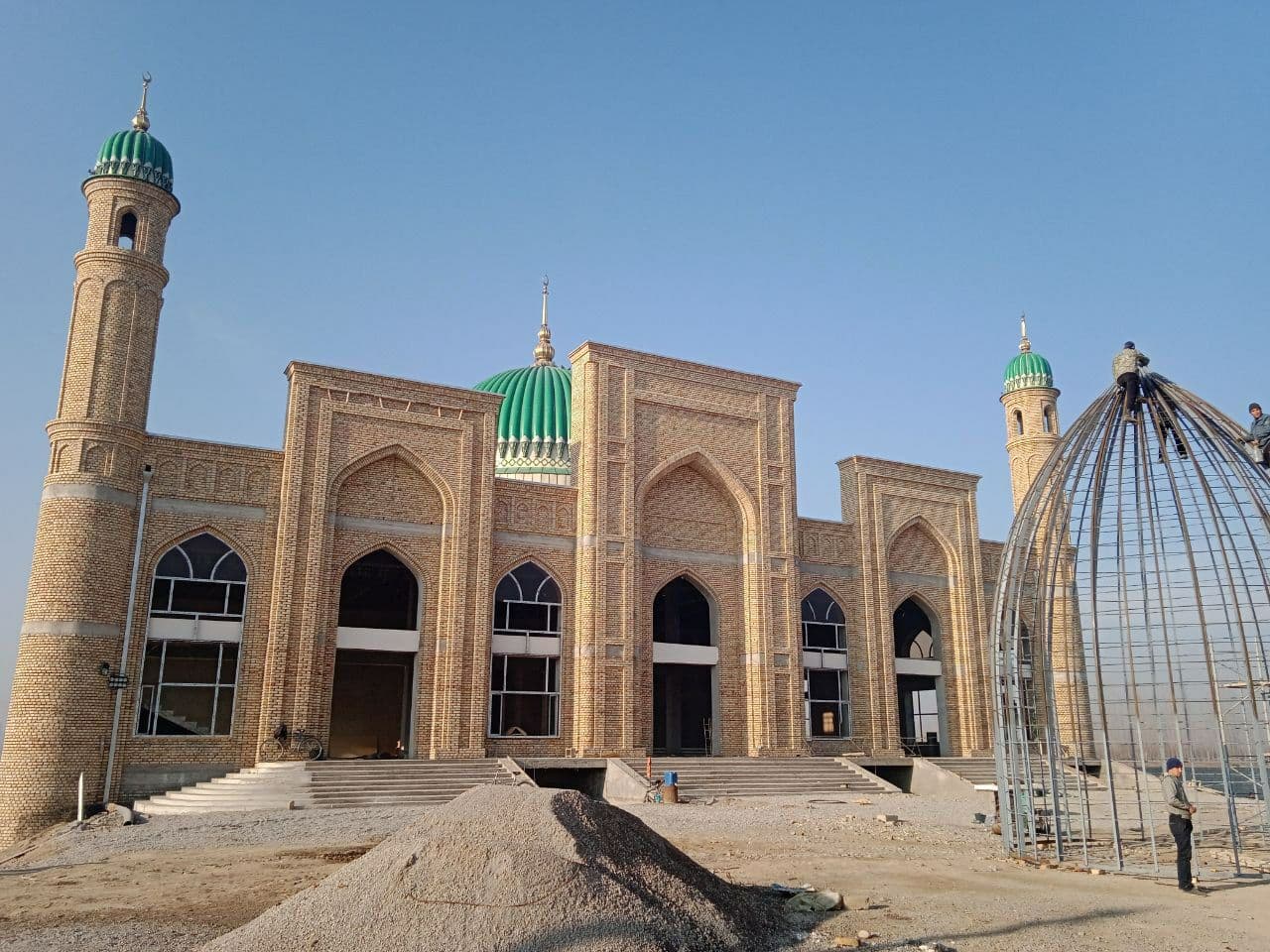 VAQF fondi rahbari Namanganga tashrifni yangi qurilayotgan masjiddan boshladi